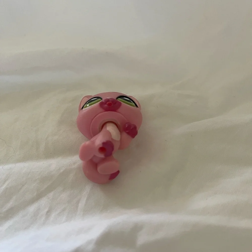 Littlest Pet Shop LPS #1846 KITTY CAT Licking Paw Hasbro Olive Green Eyes Flower